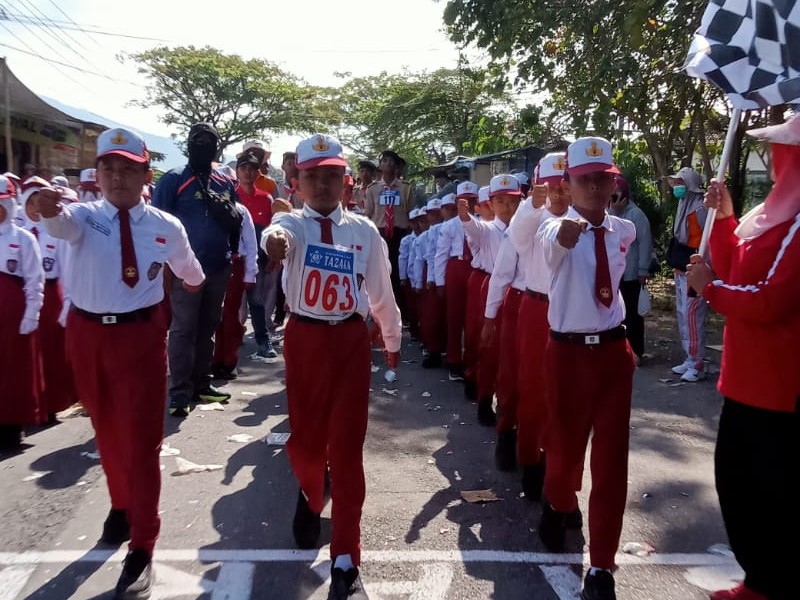 KEGIATAN GERAK JALAN DI KECAMATAN PANARUKAN