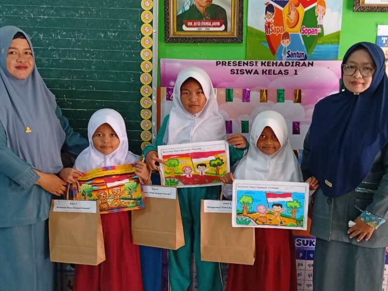 Kegiatan Lomba Menggambar dan Mewarnai dengan tema "Pahlawan Nasional"