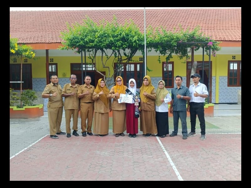 Pemberian Penghargaan untuk Murid Berprestasi