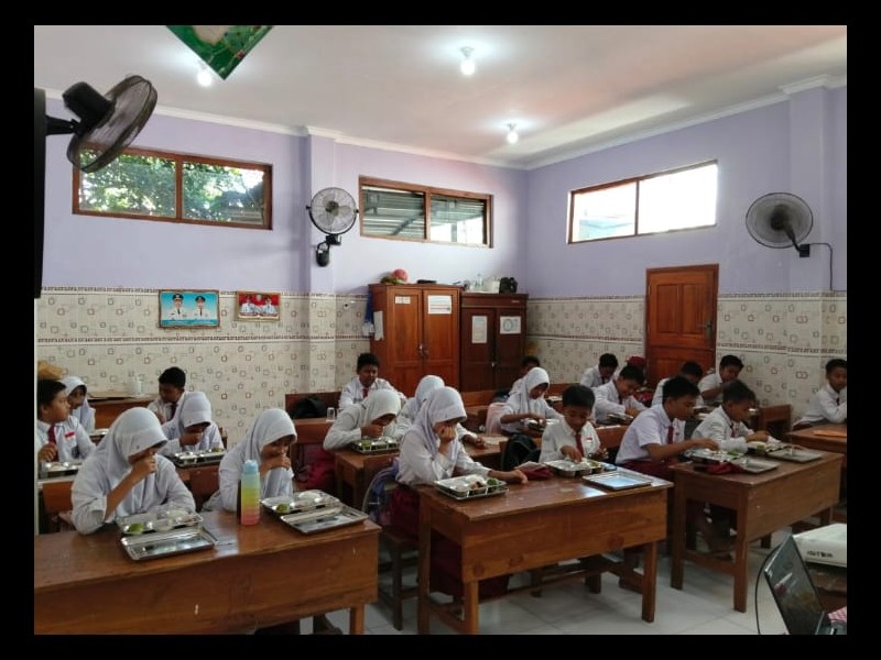 Murid Menikmati MBG