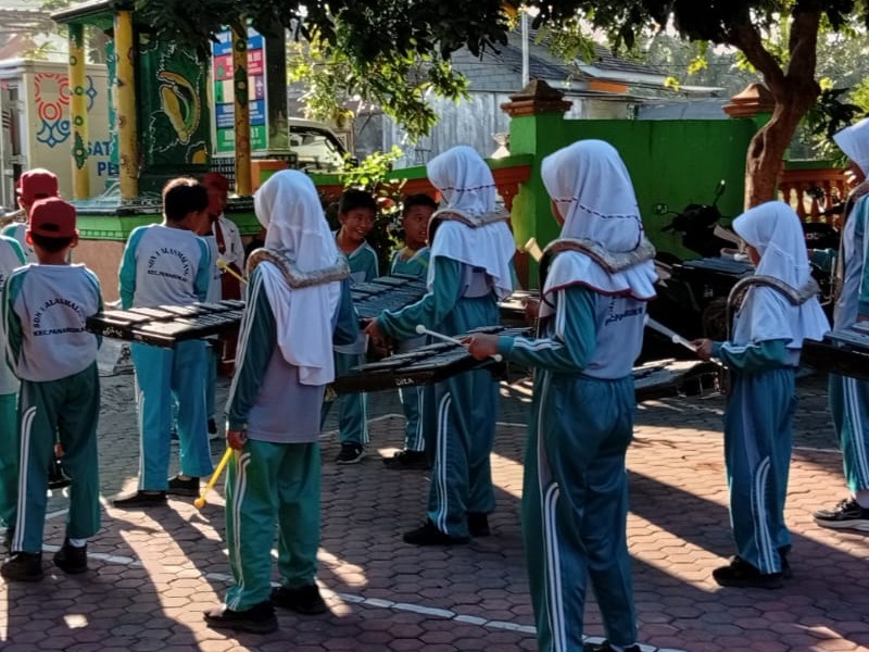 Kegiatan Ekstrakurikuler Drumband SD Negeri 1 Alasmalang