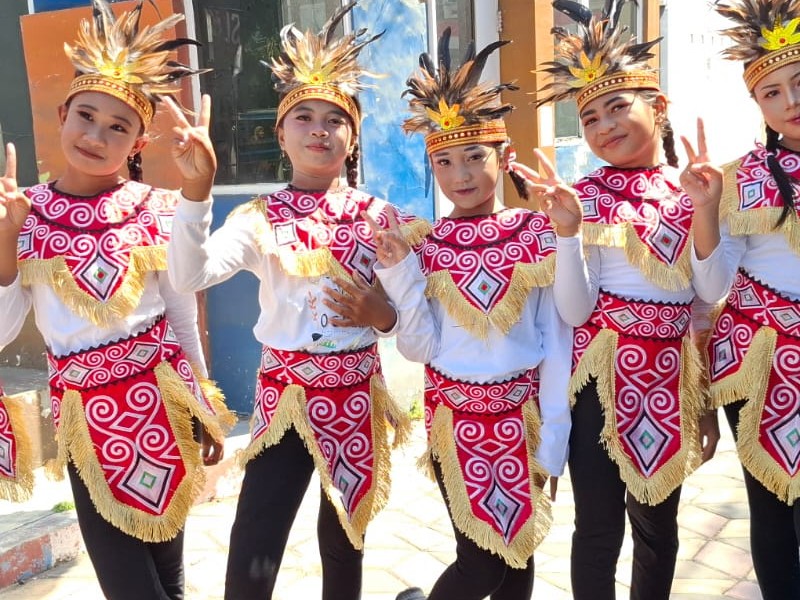 Lomba Gerak Jalan Unik di Desa Alasmalang